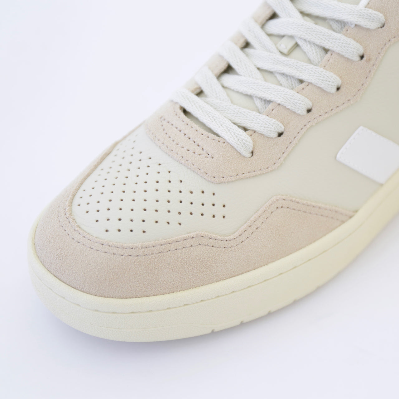 V-90 O.T. Leather|Pierre White